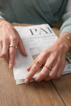 Load image into Gallery viewer, Ania Haie Gold Pearl Sparkle Interlock Ring