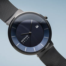 Load image into Gallery viewer, Bering Solar Polished Black Watch