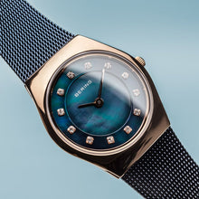 Load image into Gallery viewer, Bering Classic Polished Rose Gold Navy Blue Watch