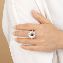 Load image into Gallery viewer, Bronzallure Bee Ring Mother of Pearl